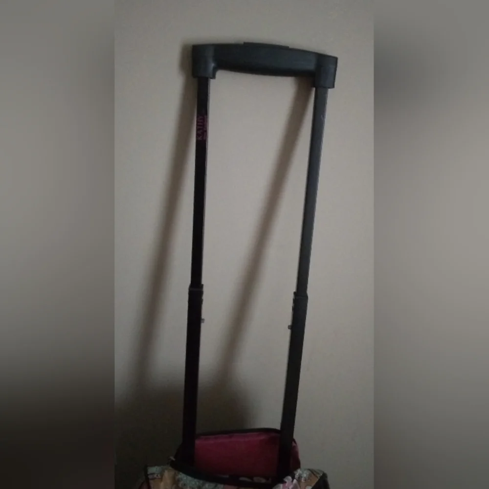 🩷🩶🖤💛 .Kathy Van Zeeland Rolling Bag - Picture 4 of 8